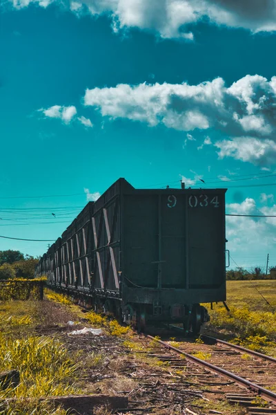 Ruedas Ferrocarril Cielo Azul Con Larga Exposición — Foto de Stock