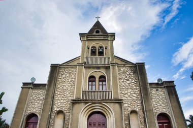 Öğleden sonra La Romana şehrinin panoramik Katolik tapınağı