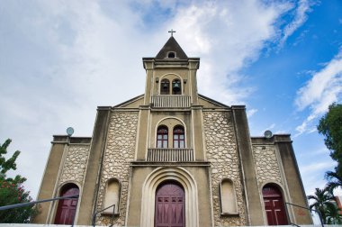 Öğleden sonra La Romana şehrinin panoramik Katolik tapınağı