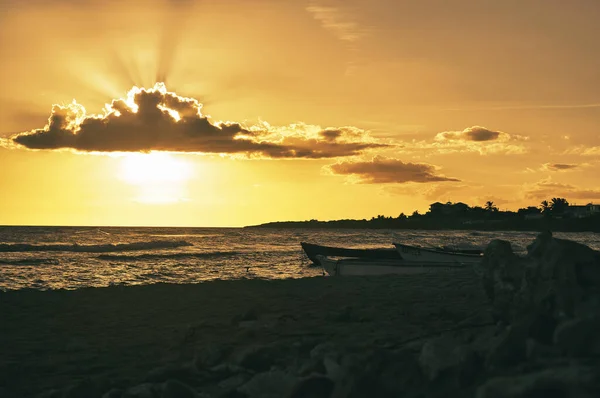 Bellissimo Tramonto Giallo Alla Spiaggia Caleta Romana Repubblica Dominicana Che — Foto Stock