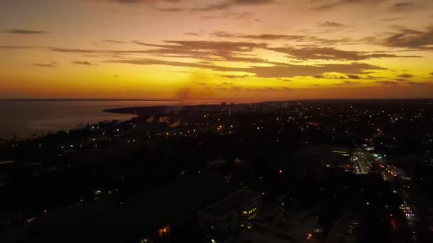 Luftaufnahme Von Sonnenuntergang Der Stadt Goldener Stunde Fast Fallende Nacht — Stockvideo