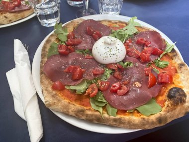 Italian Pizza with Burrata Cheese