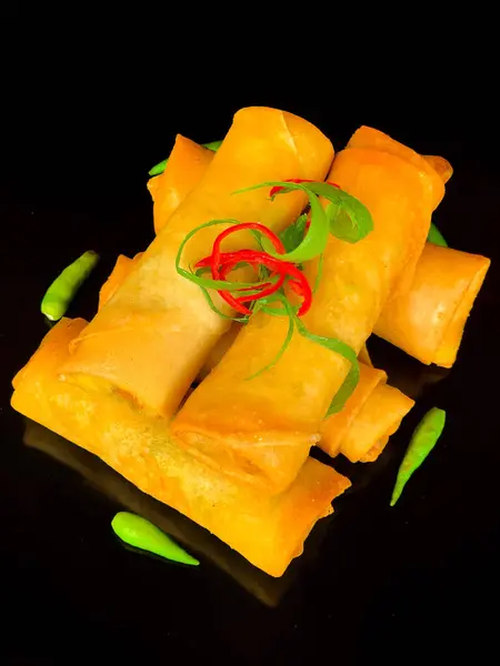 Tavuklu börek çıtır çıtır.