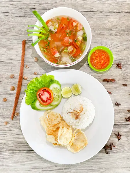 Dory Fish 'li deniz ürünleri çorbası