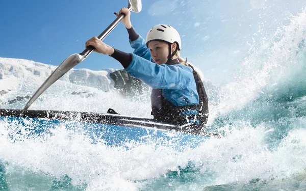 Žena Kajaku Pluje Horské Řece Whitewater Kayaking — Stock fotografie