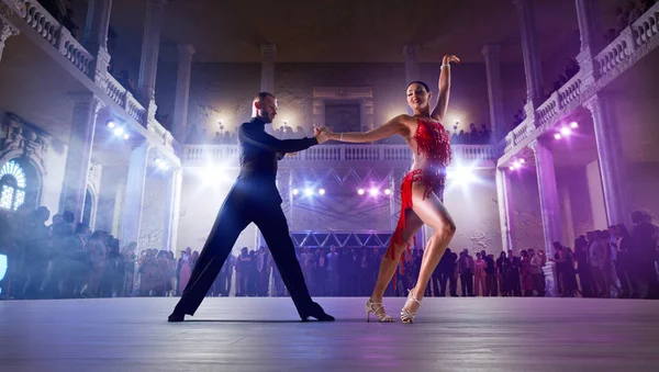 Couple Dancers Perform Latin Dance Large Professional Stage — Stock Photo, Image