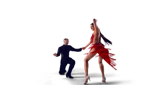 Casal Dançarinos Executar Dança Isolado Branco — Fotografia de Stock