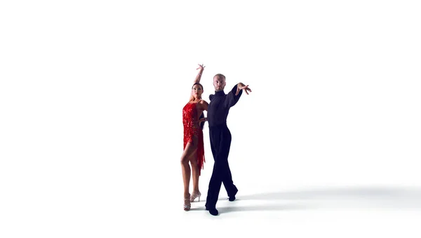 Couple Danseurs Effectuer Danse Sur Isolé Sur Blanc — Photo