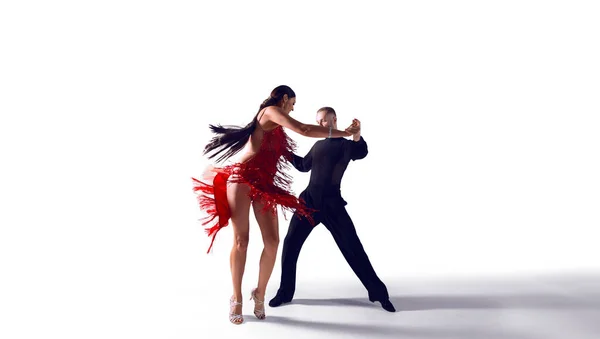 Paar Dansers Voeren Dans Geïsoleerd Wit — Stockfoto