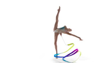 Ritmik jimnastikçi beyazı izole etti.