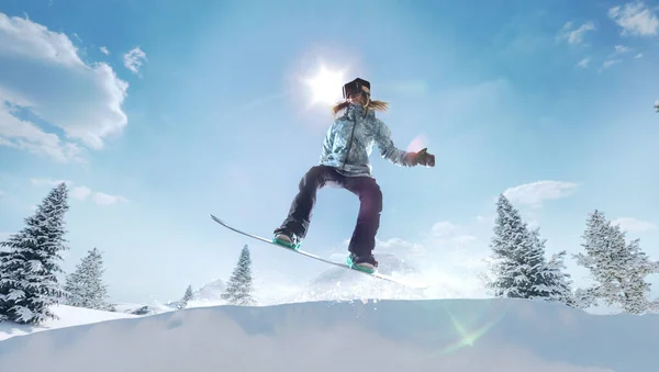 滑雪板女孩在行动 极端冬季运动 — 图库照片