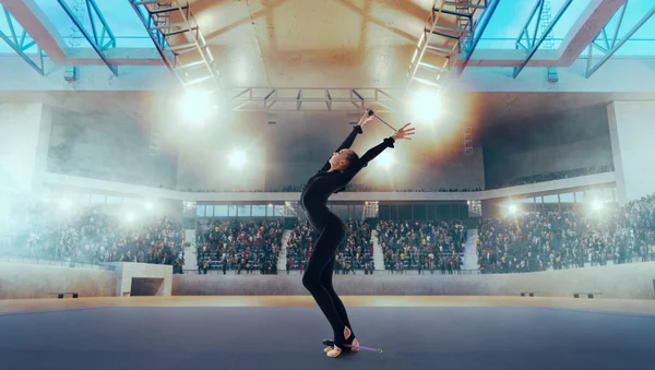 Profesyonel Arenada Ritmik Jimnastikçi — Stok fotoğraf