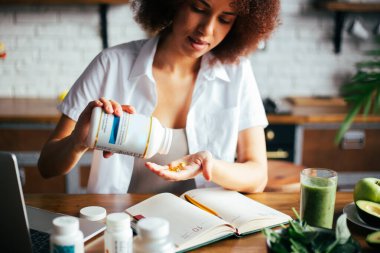 Kadın beslenme uzmanı, sağlıklı yaşam tarzı konsepti