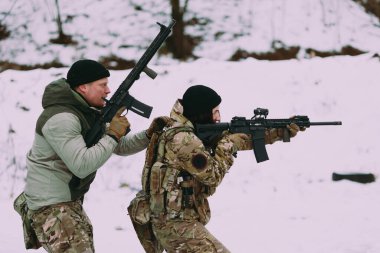 Askeri eğitim. Çift eğitimi taktiksel atıcılık.