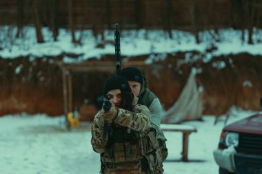 Askeri eğitim. Çift eğitimi taktiksel atıcılık.