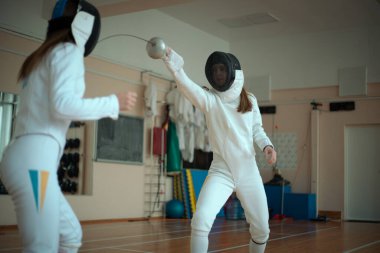 Clist şehrin içinden geçiyor.