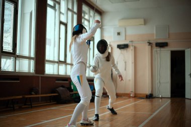 Clist şehrin içinden geçiyor.