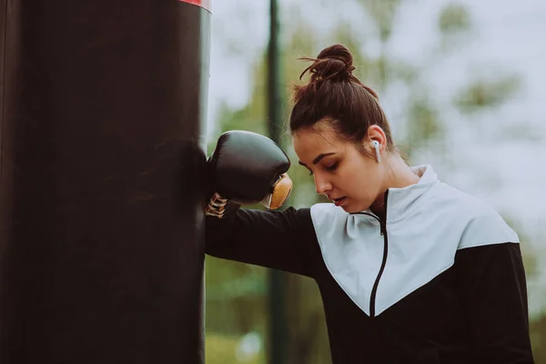 Entrenamiento Boxeo Mujer Aire Libre Por Mañana — Foto de Stock
