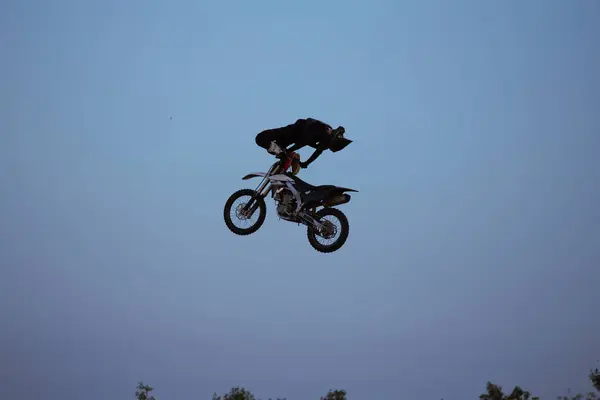 Fmx Rider Performing Dangerous Trick — Stock Photo, Image
