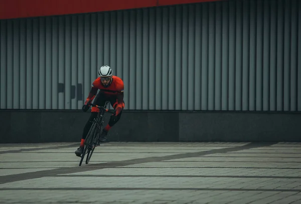 Junger Mann Fährt Fahrrad Der Stadt Tagesansicht — Stockfoto