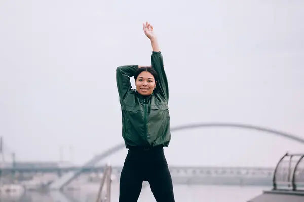 Mujer Joven Entrenando Aire Libre Deportiva Chica Corriendo Ciudad — Foto de Stock