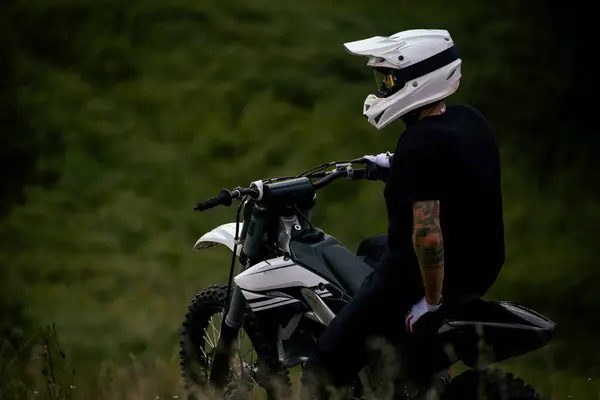 Motocross Free Ride Extrême Dans Les Champs Image En Vente