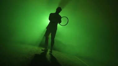 Profesyonel tenis kortunda tenis oyuncusu eğitimi