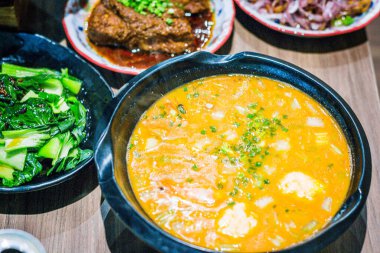 Deniz ürünleri haşlanmış pirinç karides, balık, karides, deniz tarağı.