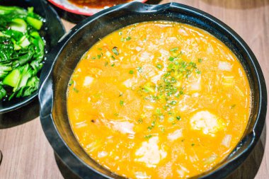 Deniz ürünleri haşlanmış pirinç karides, balık, karides, deniz tarağı.