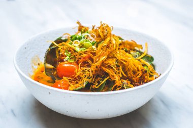 Mussel Mouclade Bölgesi canlı midye, domates çorbası, domates, Lao gan me persillade, Mantou