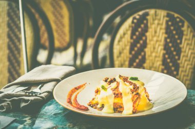 Lazanya alla bolonez klasik İtalyan ev yapımı makarna kıvamında kıvrak zeka