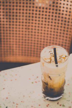 Espresso, süt ve buzlu latte.