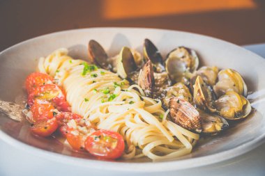 Miso Butter Vongole Midye, miso yağı, domates, linguine