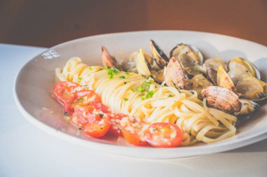 Miso Butter Vongole Midye, miso yağı, domates, linguine