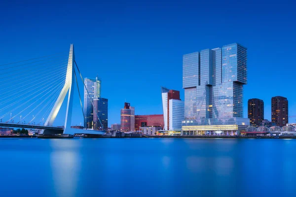 Rotterdam Nederland Uitzicht Erasmusbrug Het Stadscentrum Panoramisch Uitzicht Stadsgezicht Avond — Stockfoto
