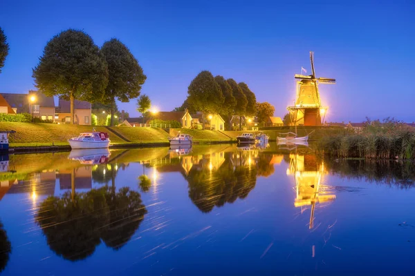 Dokkum Nizozemsko Slavný Větrný Mlýn Cesta Přes Nizozemsko Historické Památky — Stock fotografie