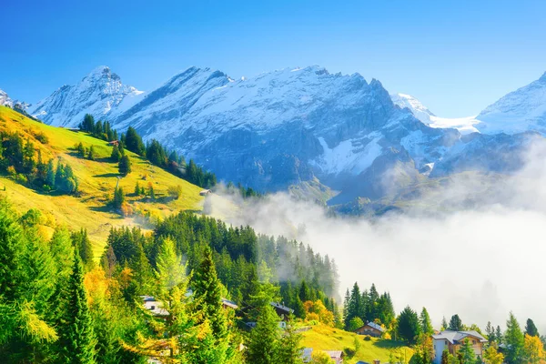 Χωριό Στην Ελβετία Μια Ηλιόλουστη Μέρα Και Μια Κοιλάδα Στο — Φωτογραφία Αρχείου