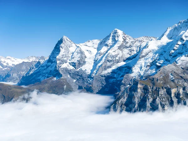 Berglandschap Zwitserse Alpen Bergtoppen Natuurlijk Landschap Bergketen Heldere Blauwe Lucht — Stockfoto