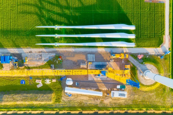 Pembangunan Dan Pemasangan Turbin Angin Produksi Energi Hijau Bersih Teknologi — Stok Foto