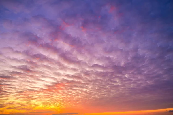 Obloha Mraky Během Západu Slunce Mraky Modrá Obloha Fotografie Vysokým — Stock fotografie