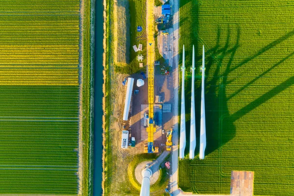 Pembangunan Dan Pemasangan Turbin Angin Produksi Energi Hijau Bersih Teknologi — Stok Foto