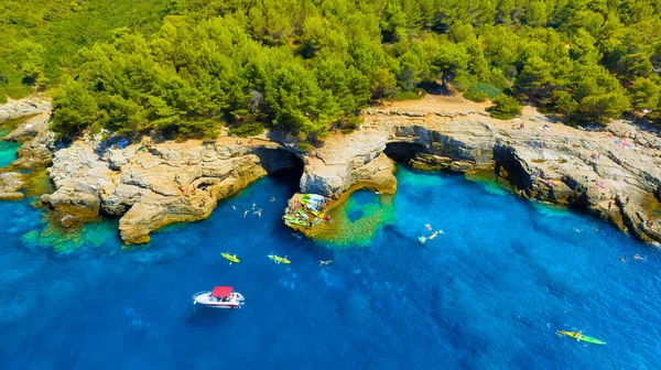 Eine Meeresbucht Klares Türkisfarbenes Wasser Und Ein Boot Blick Aus — Stockfoto