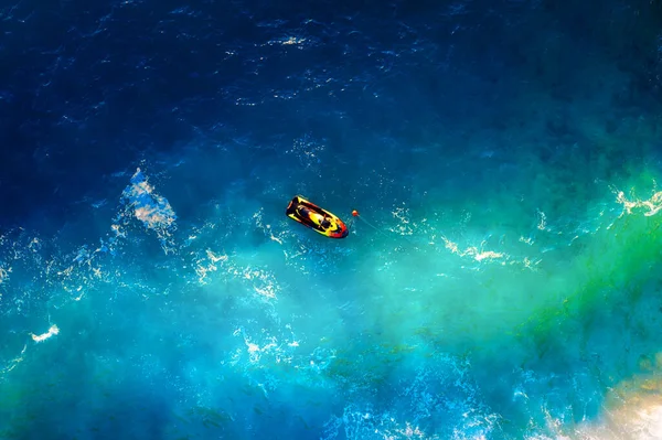 Aquabike Pada Gelombang Pemandangan Drone Transportasi Laut Pemandangan Atas Skuter — Stok Foto