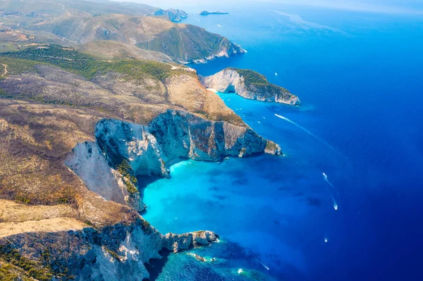 Bir Nın Hava Manzarası Gök Mavisi Deniz Suyu Nın Üst — Stok fotoğraf