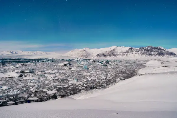冰岛的夜景冰作为背景 瓦纳霍库尔国家公园 观看冰湖的景色 冰岛的冬季景观 自然背景 — 图库照片