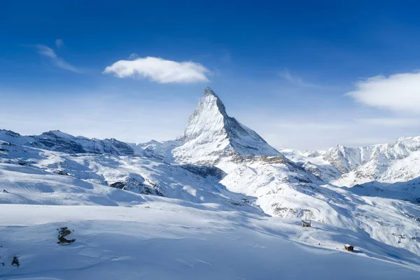 瑞士Matterhorn 冬季山地景观 一个滑雪的地方 Zermatt滑雪胜地 大石头大雪瑞士的山景 — 图库照片