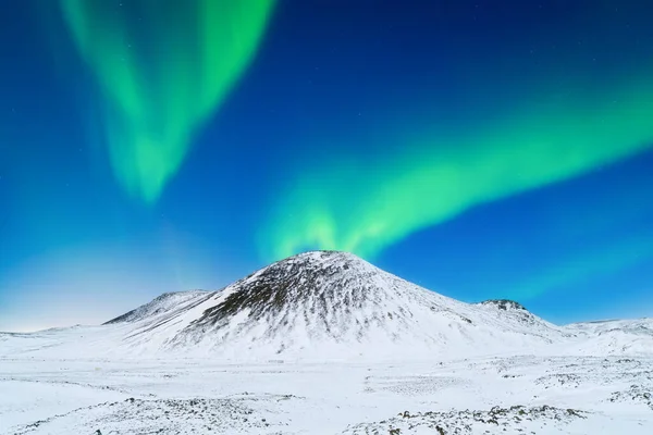 Aurora Borealis Zorza Polarna Nad Górami Skandynawia Zimowy Krajobraz Nocy — Zdjęcie stockowe