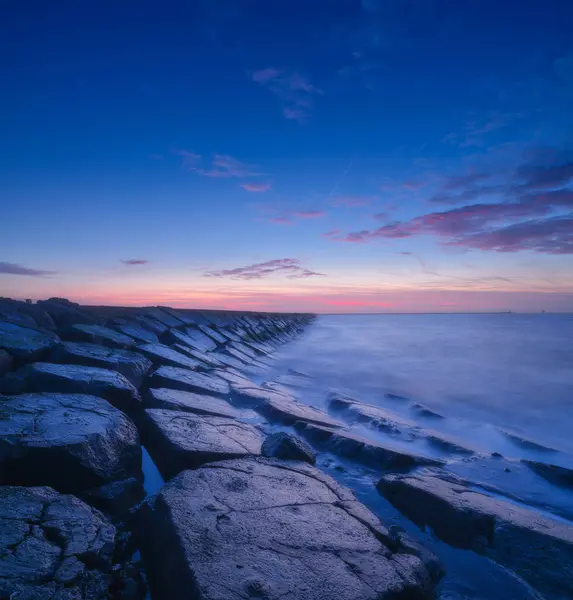 Sebuah Pemandangan Laut Saat Matahari Terbenam Jalan Setapak Batu Saat — Stok Foto