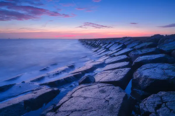 Sebuah Pemandangan Laut Saat Matahari Terbenam Jalan Setapak Batu Saat — Stok Foto