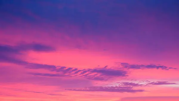 Ciel Avec Nuages Coucher Soleil Nuages Ciel Bleu Une Photo Images De Stock Libres De Droits